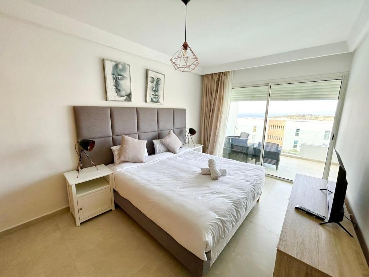 Ocean & Pool View Flat - 2 Bedrooms & Terrace